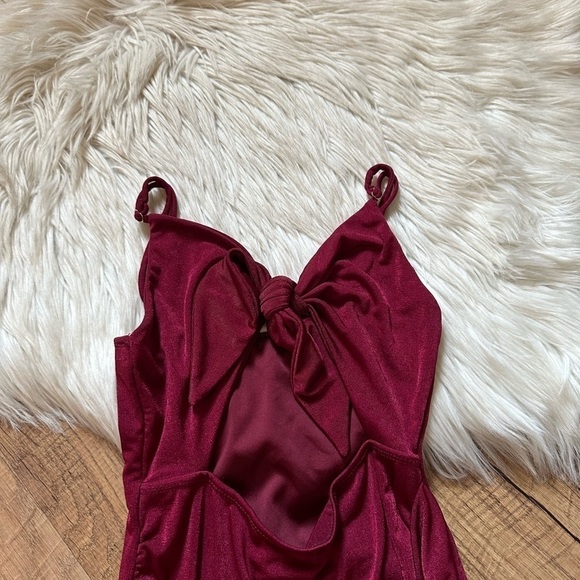 LUCY IN THE SKY Maura Front Tie Dress In Merlot - Picture 3 of 5